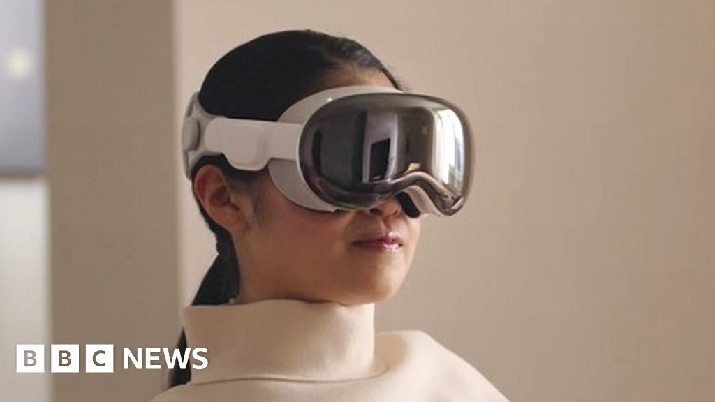 Apple unveils $3,499 mixed reality headset - BBC News